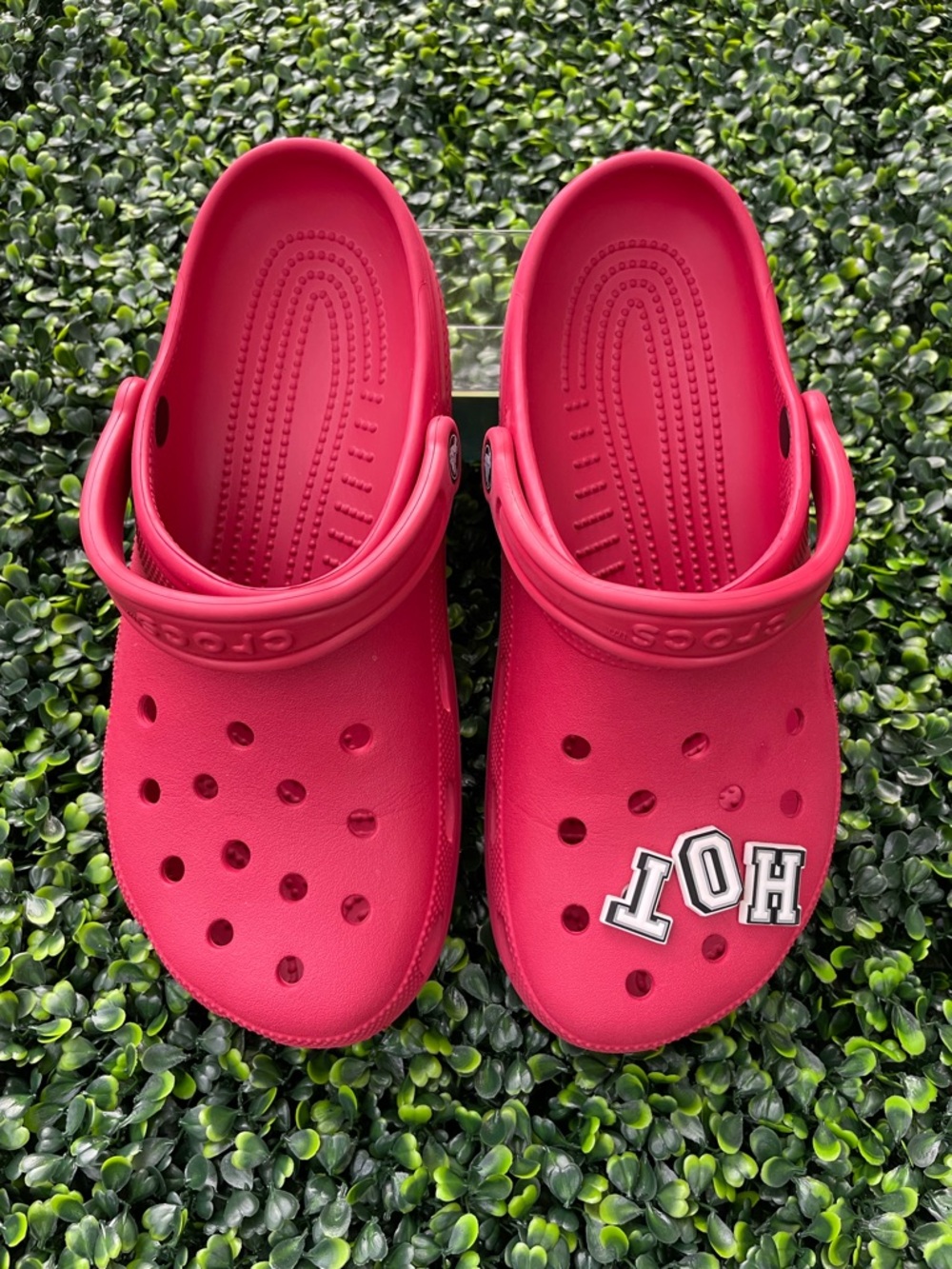 CROCS Men’s Red Classic Clog with HOT Charm, size men 9 women 11
